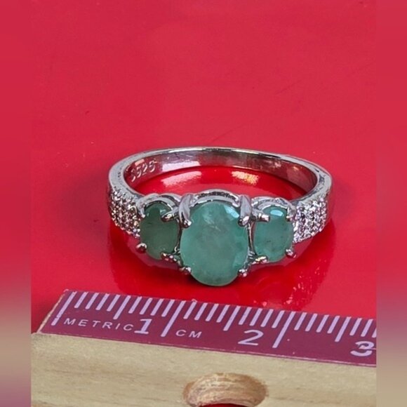 925 Sterling Silvet Ring with Natural Emerald Gemstones & Cz - Picture 4 of 9